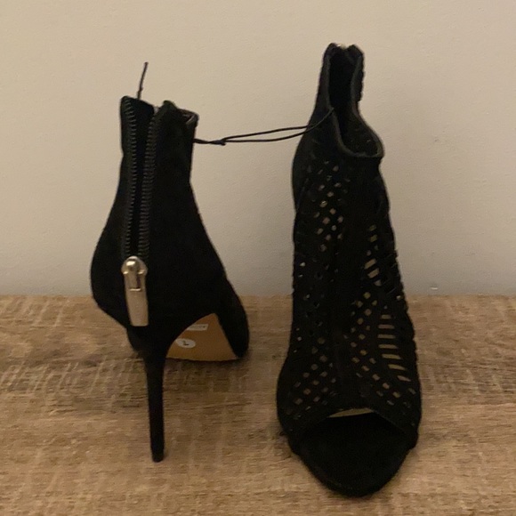 Sale❣️ NWT Vince Camuto Suede Caged Heels, size 7 - Picture 3 of 5